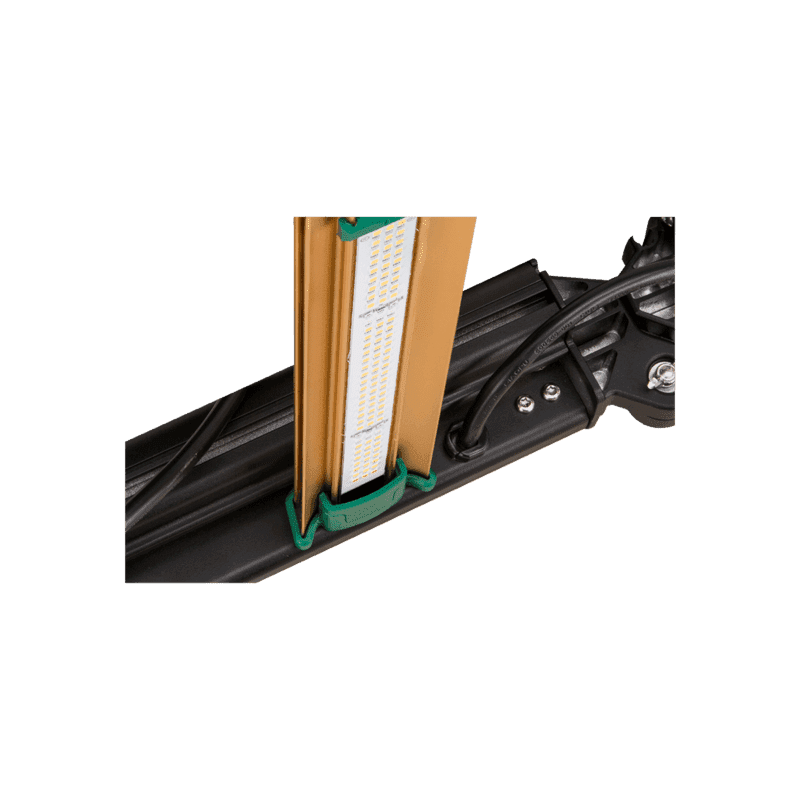GROWERS CHOICE ROI-E420 LED Grow Light 420W close up